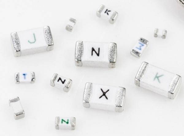 SolidMatrix? 疊層貼片保險絲